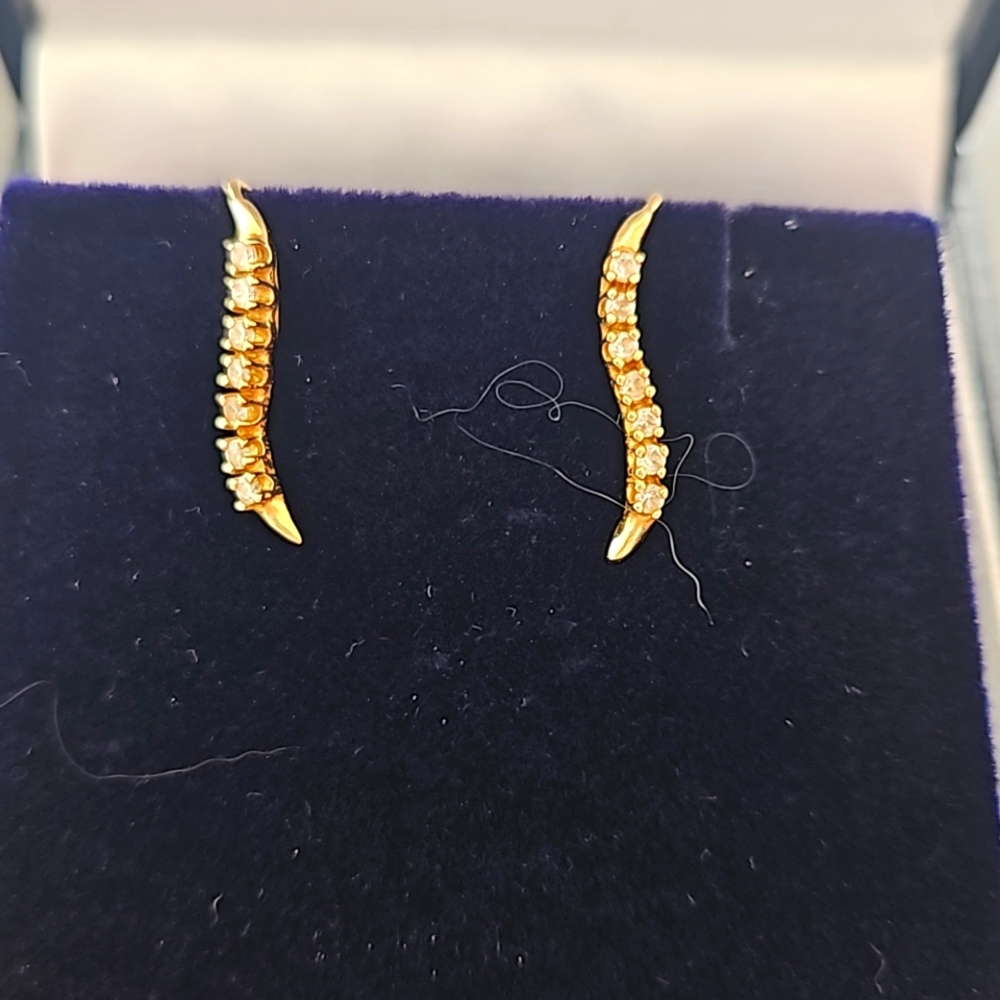 14kt yellow gold ear pin